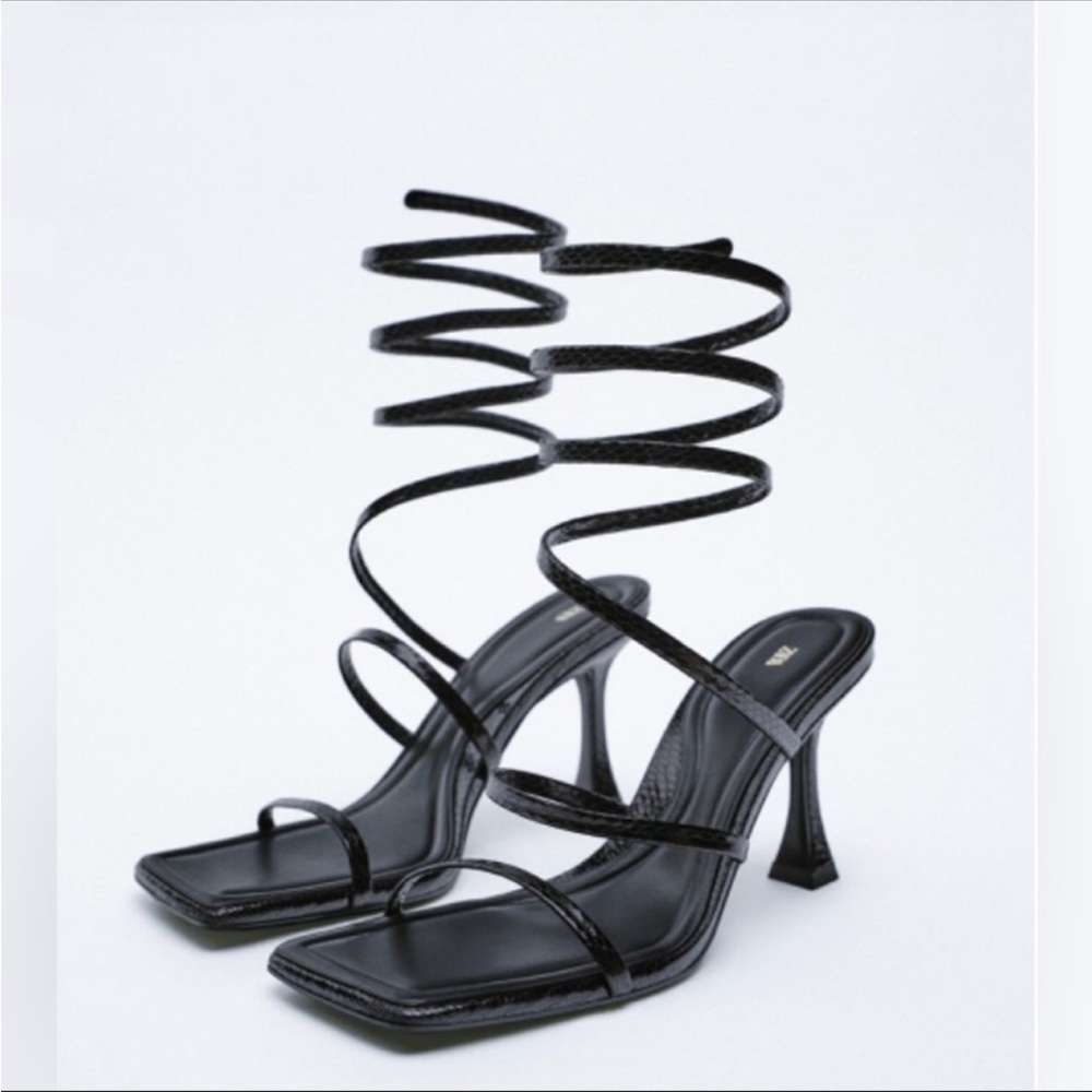 NWT Zara Spiral Heels (black) - Size 6